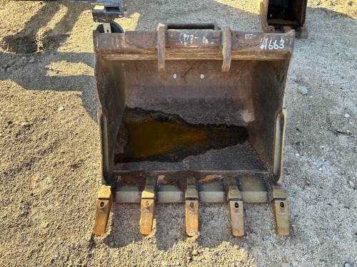 30" GP BUCKET, fits mini excavator. --(LOCATED IN COLTON, CA)--