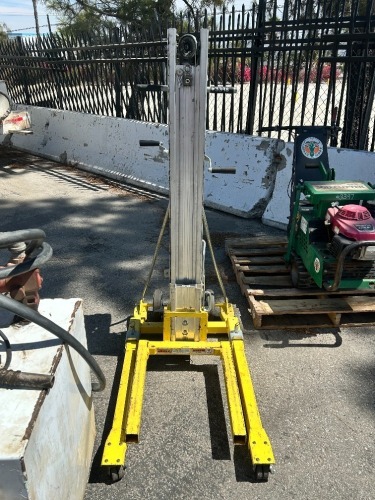 2022 SUMNER MATERIAL LIFT, 12' lift, 450#. s/n:SUM13466 --(LOCATED IN COLTON, CA)--