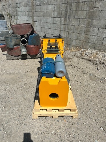 2025 TOFT 1000 HYDRAULIC BREAKER ATTACHMENT, fits excavator. s/n:TOFTJW50Z2603 --(LOCATED IN COLTON, CA)--