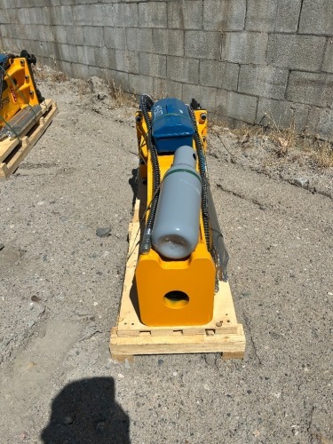 2025 TOFT 680 HYDRAULIC BREAKER ATTACHMENT, fits excavator. s/n:TOFTJW40Z18468 --(LOCATED IN COLTON, CA)--