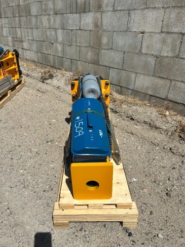2025 TOFT 530 HYDRAULIC BREAKER ATTACHMENT, fits mini excavator. s/n:TOFTJW30Z5293 --(LOCATED IN COLTON, CA)--