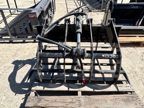2026 GRABBING WOODEN FORK ATTACHMENT. --(LOCATED IN COLTON, CA)--