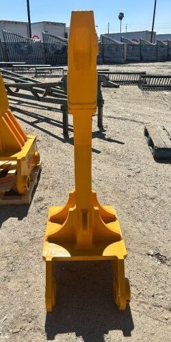 2025 TOFT 08ER RIPPER ATTACHMENT, fits Cat 320 excavator. s/n:TOFTERP25614115 --(LOCATED IN COLTON, CA)--