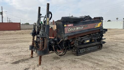 2015 DITCH WITCH JT25 HORIZONTAL DIRECTIONAL DRILL, Cummins 4.5L diesel, auto rod loader, approx. (50) 10' drill rods, 8-gallon water tank w/pump, rear hydraulic stabilizers, remote, 926 hours indicated. s/n:CMWJT25XEG0000450