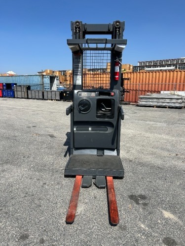 2016 TOYOTA 7BPUE15 ORDER PICKER, 105" mast, 240" lift, 3,000#. s/n:7BPUE1584429 --(LOCATED IN COLTON, CA)--
