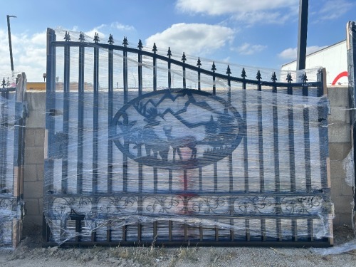 2026 GREATBEAR 20' BI-PARTING STEEL GATE --(LOCATED IN COLTON, CA)--