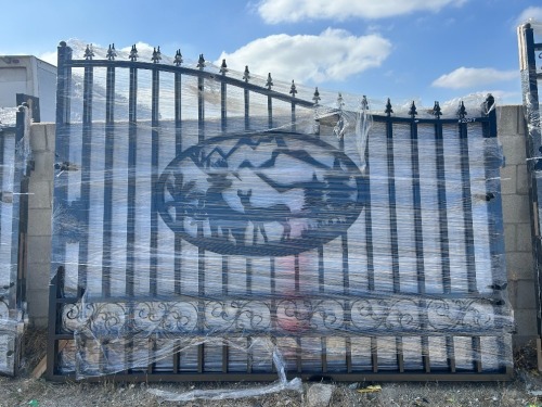 2026 GREATBEAR 20' BI-PARTING STEEL GATE --(LOCATED IN COLTON, CA)--