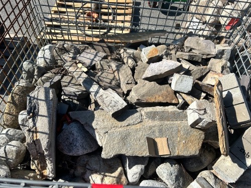 PALLET OF DECORATIVE LANDSCAPE ROCK --(LOCATED IN COLTON, CA)--