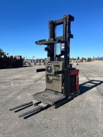 2010 RAYMOND 560-0PC30TT ORDER PICKER, 3,000#, 125" mast, 3-stage, 241" lift. s/n:560-10-A09511 --(LOCATED IN COLTON, CA)--