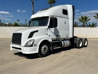 2014 VOLVO VNL TRUCK TRACTOR, D13 475hp diesel, engine brake, Eaton Fuller 10-speed, pw, pm, heated mirrors, 12,500# front, 107" raised-roof sleeper, air ride suspension, 40,000# rears. s/n:4V4NC9EJ2EN151276