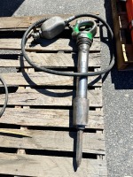 APT 1133 RIVET BUSTER. s/n:1601070 --(LOCATED IN COLTON, CA)--