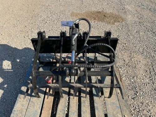 2026 ABOSS 25" GRAPPLE BUCKET, fits skidsteer. --( LOCATED IN MADERA, CA)--