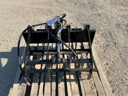 2026 ABOSS 25" GRAPPLE BUCKET, fits skidsteer. --( LOCATED IN MADERA, CA)--