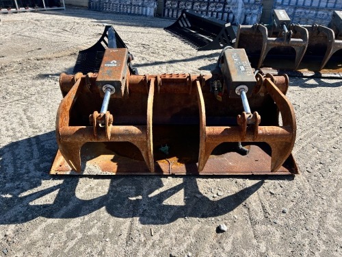 2016 BOBCAT GRPL68INDLBKT 68" GRAPPLE BUCKET, fits skidsteer. s/n:5F0R06303 --(LOCATED IN COLTON, CA)--