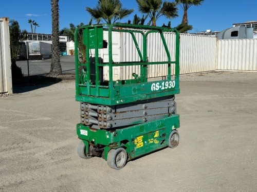 2015 GENIE GS1930 SCISSORLIFT, electric, 19' lift, extendable platform. s/n:GS3015A-140253 --(DOES NOT RUN)-- --(LOCATED IN COLTON, CA)--