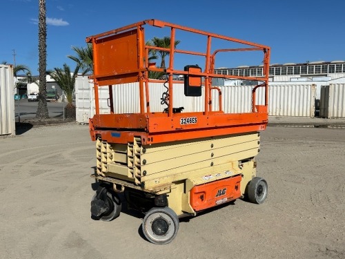 2015 JLG 3246ES SCISSORLIFT, electric, 32' lift, extendable platform, 118 hours indicated. s/n:0200248973 --(DOES NOT RUN)-- --(LOCATED IN COLTON, CA)--