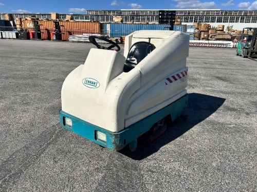 TENNANT 7200 RIDE ON FLOOR SCRUBBER, 36v. s/n:72006846 --(LOCATED IN COLTON, CA)--