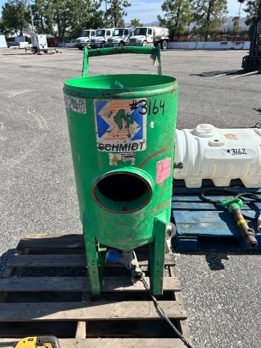 2017 SCHMIDT SI861863902 ABRASIVE BLASTER. s/n:18L-5871 --(LOCATED IN COLTON, CA)--