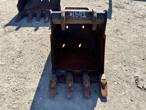 BOBCAT 18" GP BUCKET, fits mini excavator --(LOCATED IN COLTON, CA)--