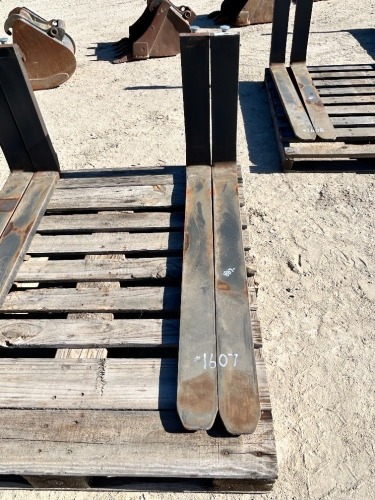 SET OF 42" FORKS, fits forklift. --(LOCATED IN COLTON, CA)--