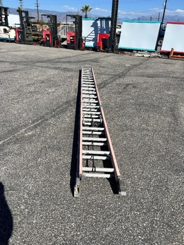 2020 WERNER D62402 40' EXTENSION LADDER. --(LOCATED IN COLTON, CA)--