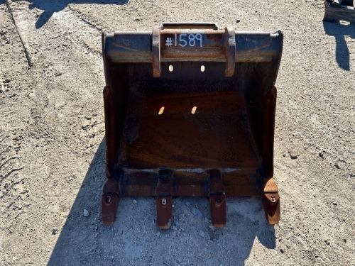 BOBCAT 24" GP BUCKET, fits mini excavator. --(LOCATED IN COLTON, CA)--