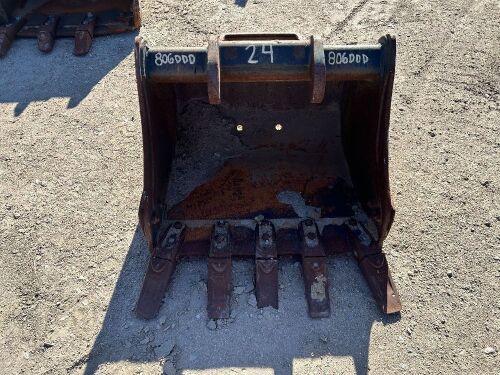 BOBCAT 24" GP BUCKET, fits mini excavator. --(LOCATED IN COLTON, CA)--