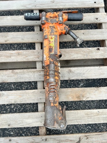 2015 APT M190 90# AIR HAMMER. s/n:321171M190BV --(LOCATED IN COLTON, CA)--