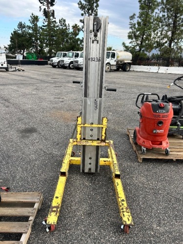 2019 SUMNER 2010 MATERIAL LIFT. s/n:11499 --(LOCATED IN COLTON, CA)--