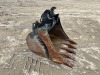 24" GP BUCKET, fits mini excavator. s/n:K7875A --(LOCATED IN COLTON, CA)-- - 3